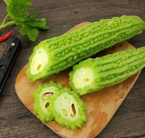 娱乐圈热点揭秘：明星动态、争议与公益现状